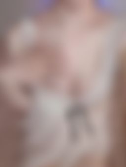 xxxaliya : 這套純慾戰袍超喜歡的
內衣也好色 拉起來彈😳