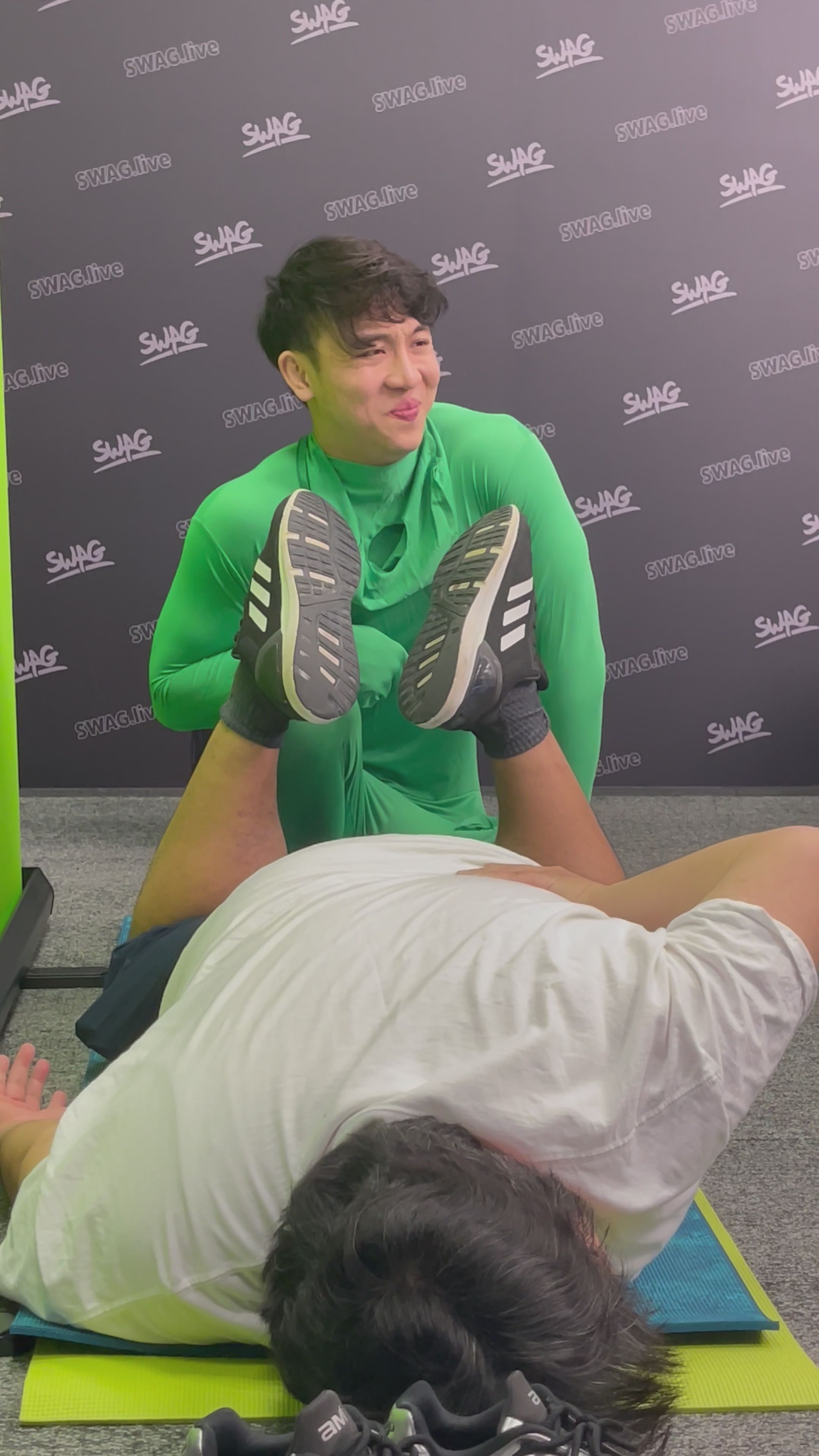 asiagodtone : 【統神直播 ep.3 精彩花絮】
打工辛酸畫面流出
#統神