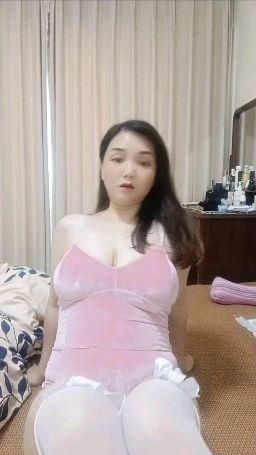 lilliana : 不行，我老公說不可以碰我😀😀😀😀