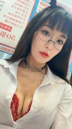 anitabebe : The adult exhibition is today at D-69. Welcome to come and play with me and give me a kiss. 🥵