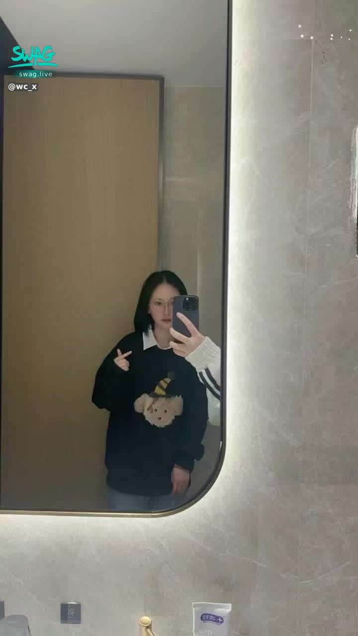 wc_x : 双子座.喜欢滑板🛹旅游听歌🎧动漫