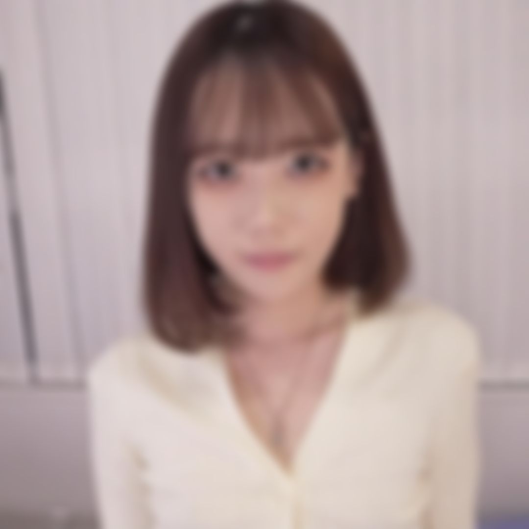  : 🔥【無碼】【自拍】🔥18歲超可愛小隻馬鄰居！激烈抽插讓小穴外翻，主動騎乘位順勢內射！