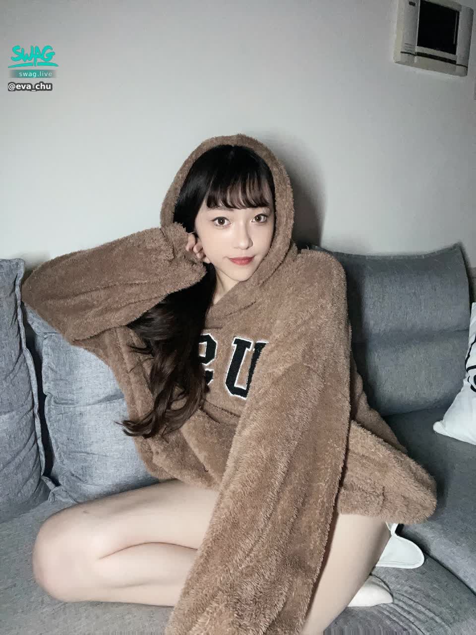 eva_chu : Babe果凍來了😚今天晚上8點首播❤️我們不見不散喔😝