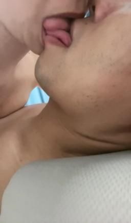  : 與大叔舌吻，想要他的舌頭舔騷穴#騷 #舌吻#sexy #j