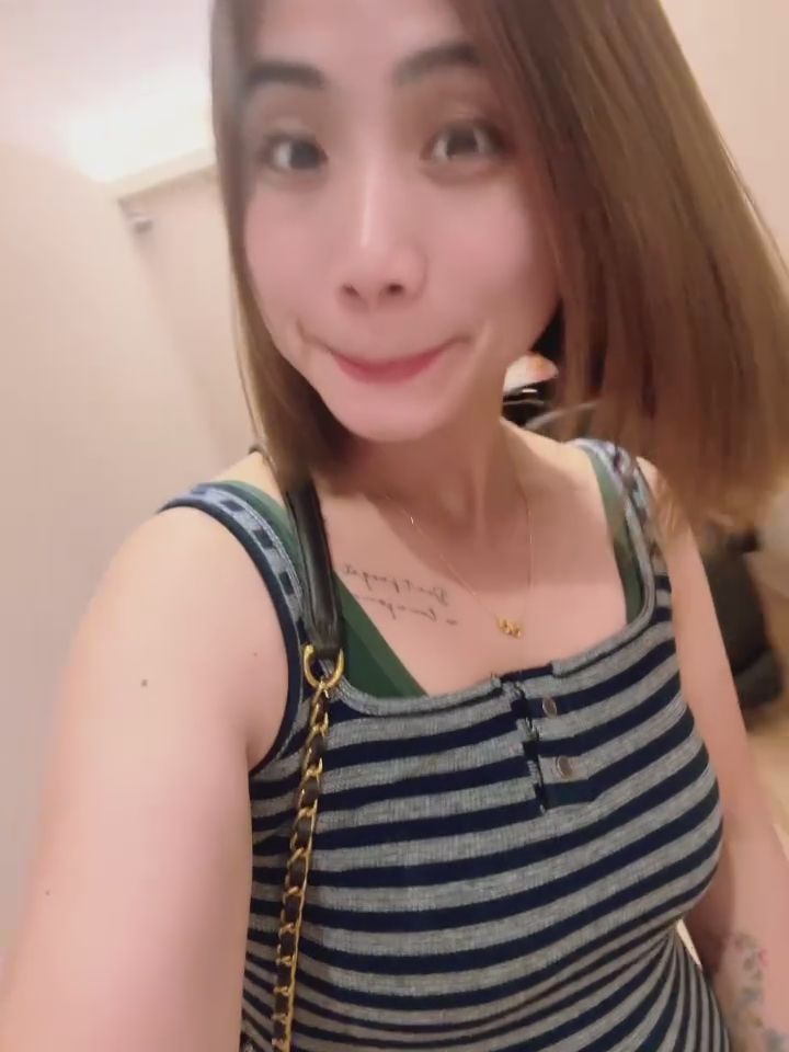  : Holidays are for dating ❤ There seem to be a lot of good movies recently. 👀 If you want to watch the movie, please send me a private message ❗ #約會 #素人 #可愛 #甜美 #露臉 #性感 #sexy #日常 #生活