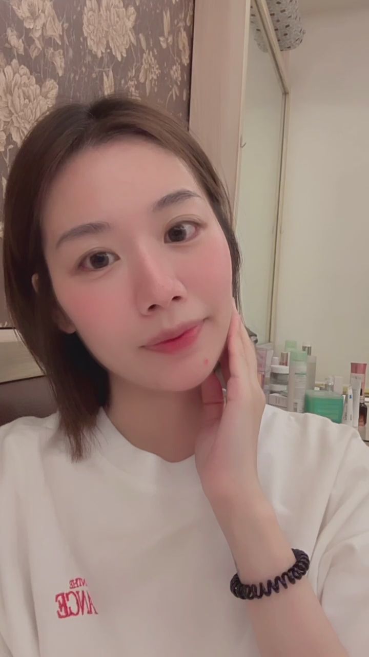  : It feels so cool after cutting my hair short 🤣 Washing my hair is much more convenient. Anyone want to date me? ❤ Let's have a romantic dinner together 🥰 Send me a private message quickly #約會 #日常 #可愛 #生活 #露臉 #素人 #性感 #sexy