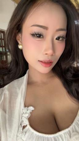 ariel_bigtits : BabeBabe