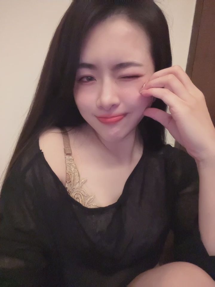  : It's finally Friday again 😭 Who wants to take me out on the weekend? Send me a private message if you want to have a date or dinner. ❤ #約會 #露臉 #誘惑 #sexy #性感 #可愛 #甜美