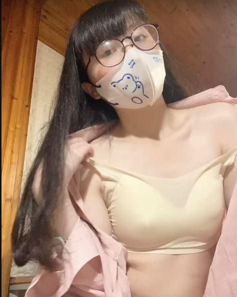 lin880317 : 三分鐘長片😈脫衣誘惑秀🥰來幫我...脫完它❤