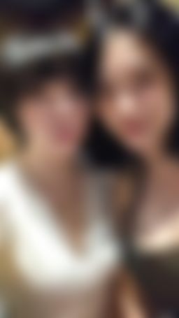 loveevelyn : 要跟大奶閨蜜吃燒肉,怕噴油,所以只好......只穿這樣🙈