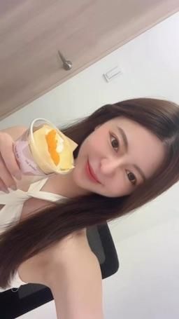 r272727v : 法式可麗餅是我的最愛🥞餵食++