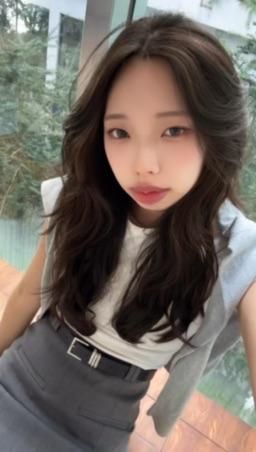 basil._. : 認真拍攝中~更喜歡ol還是居家的呢