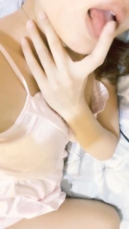 elsababy : 拿什麼塞我嘴巴呢🥰😜