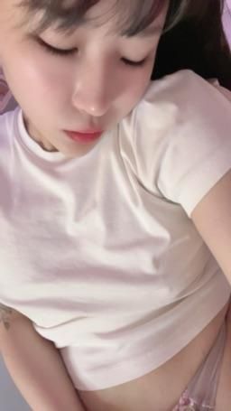 lovekikii : 有點太久沒慰慰.. 竟然摸一下就好多水了.. 嚇到我的..好舒服🫣