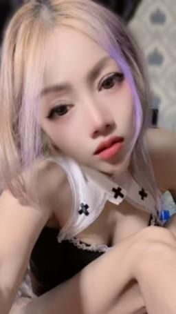 liinda : You're so cheeky!: touchhead me (เธอช่างทะลึ่งจริงๆ!เตะหัวฉัน)