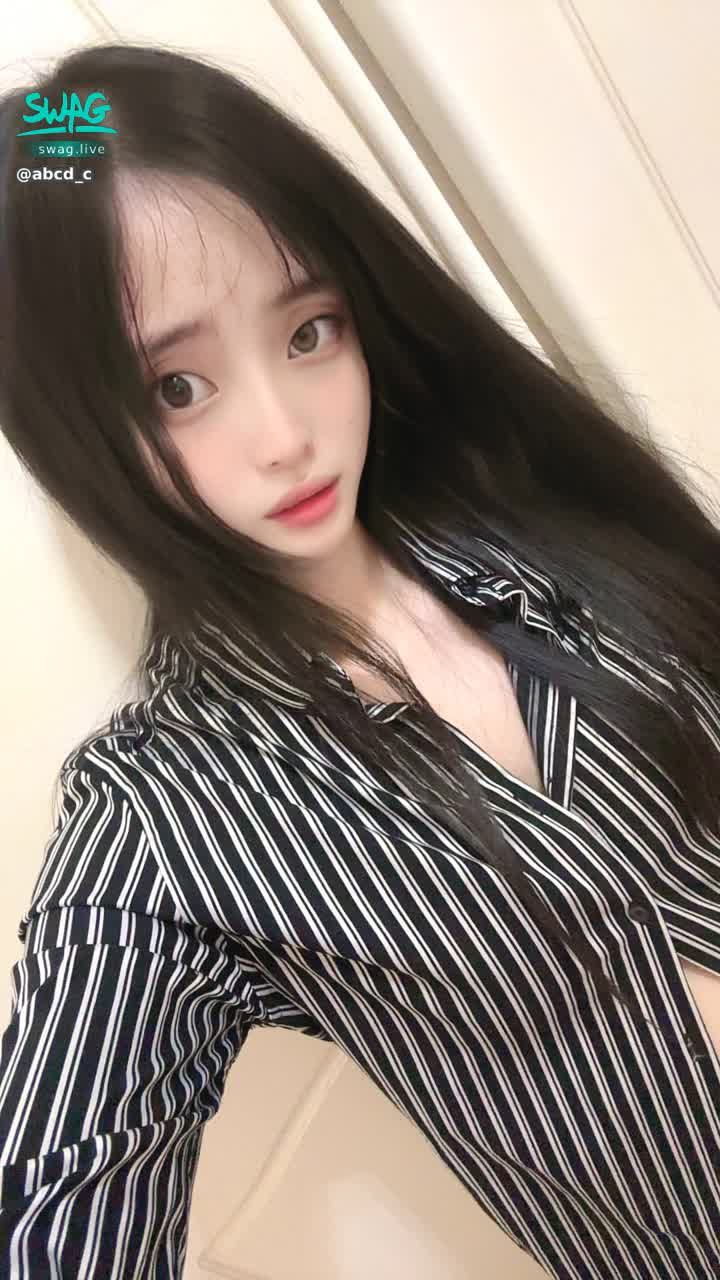 abcd_c : 衬衣好看吗😈