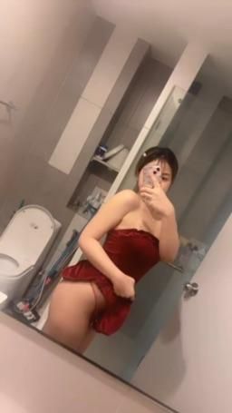 miiniie : Do you like the hot red color?Babe