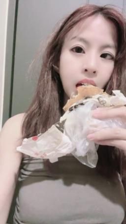 lovemeredith : 我的晚餐吃雞排，沒有你的雞好吃，等你現出來