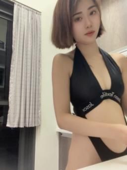 yo7542yo : 有這樣的女友在家洗碗
Babe回家看到我的反應是抱起來去沙發還是直接背後抱抱 挑逗我🩶🖤
