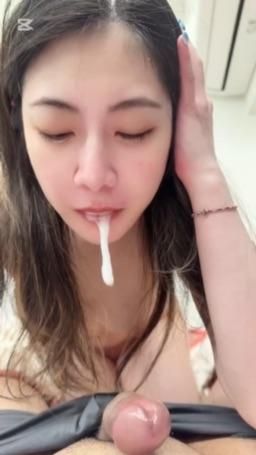livybaby : 第一視角被口爆了🥵
#口交 #口爆 #精液 #騷 #無套