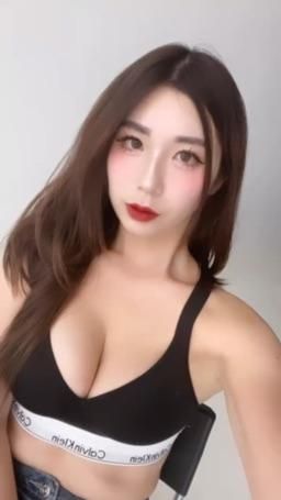 july.july : Babe最愛的CK運動內衣來了 你最愛什麼顏色