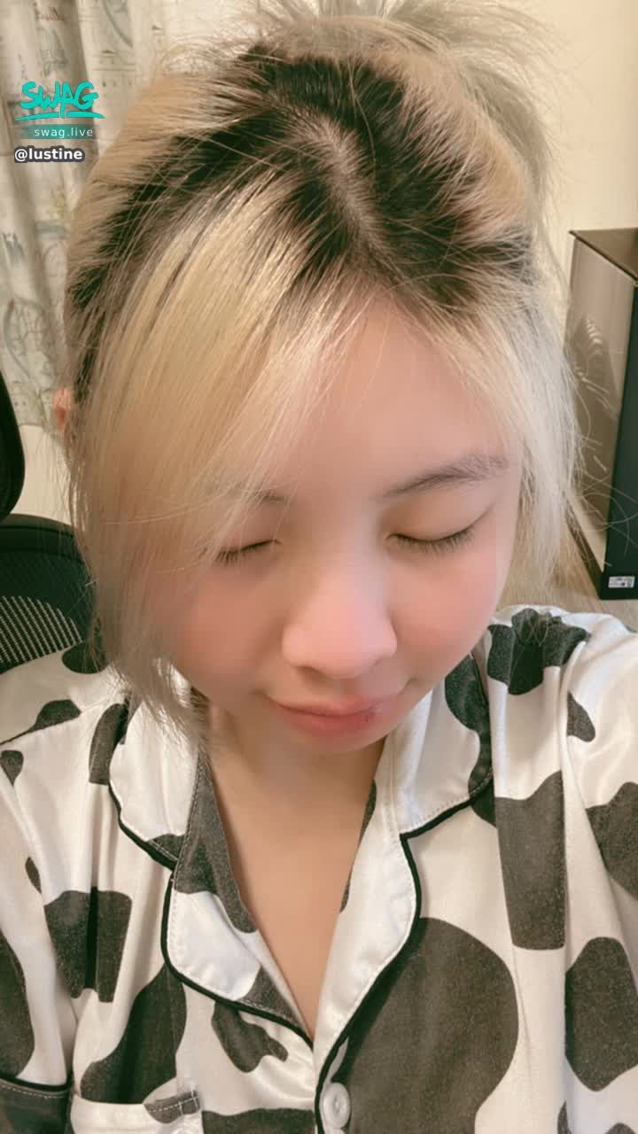 lustine : 春嬌發貼文了，希望大家能看看。
明天要回家處理事情，不想讓家人看到我喪氣的樣子，先跟大家晚安。
今天也非常謝謝志明們的支持。

愛大家的同時，也愛護彼此吧🌸