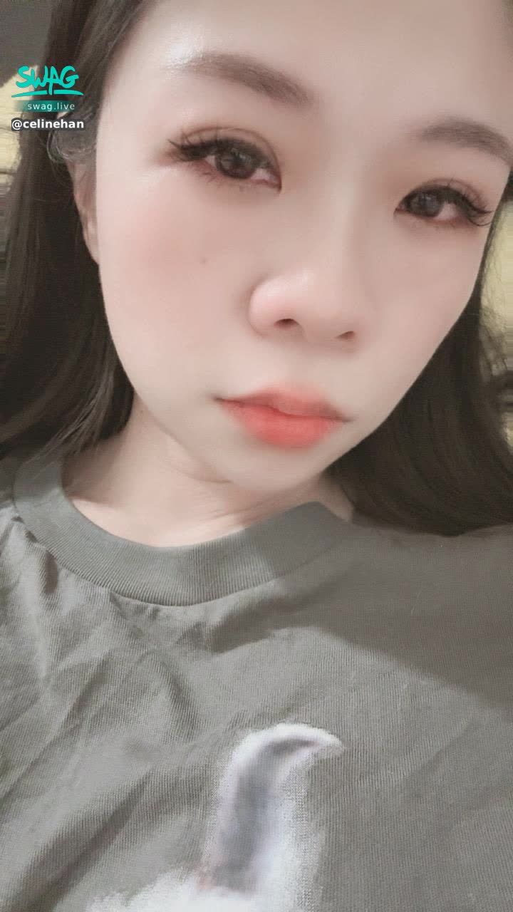celinehan : 眼睛紅紅的…好想有人抱抱我🥺 跟我說 乖！有我在～