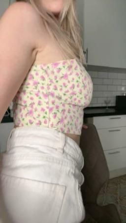 babytoy : 👋 slap me 🥵