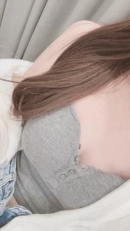 mollyflower : 七夕當天不要睡覺呦！
8/29（五）當天的23:59會直播😘
那天有特別活動呦～～