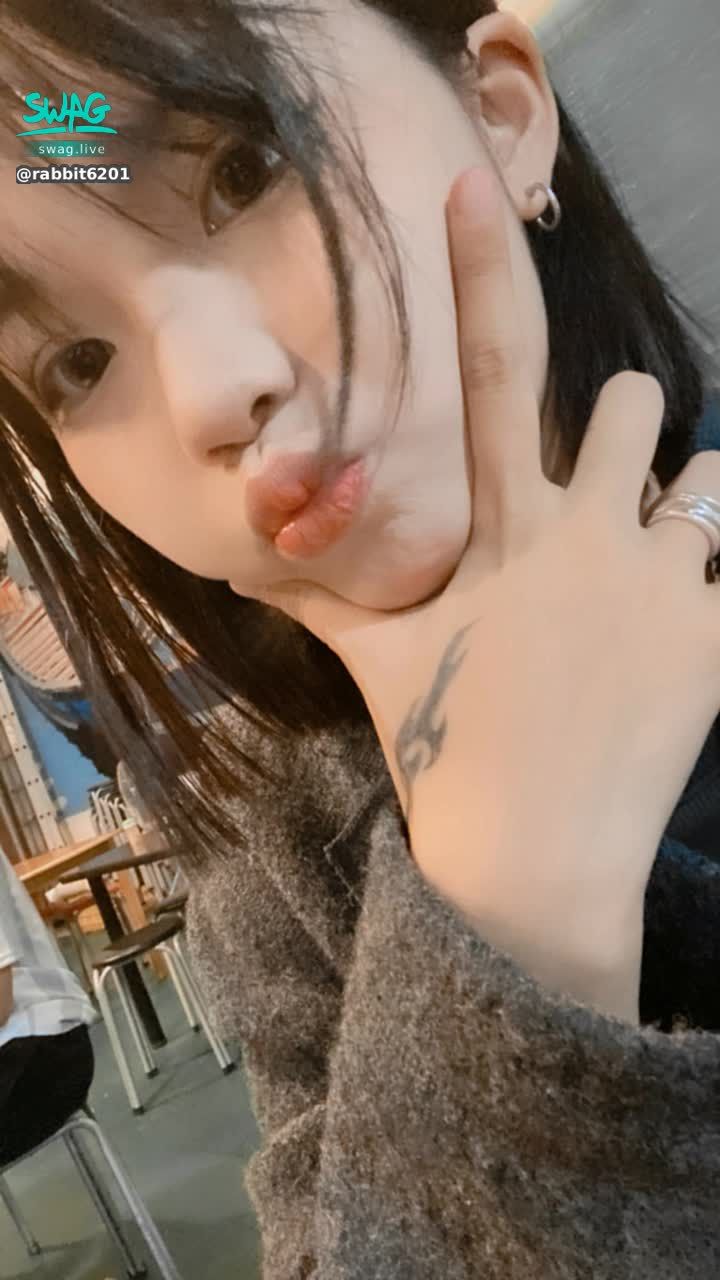 rabbit6201 : 福利公告😍 1萬粉抽獎約會看電影😚怎麼抽獎等一萬粉再說嘍🫢