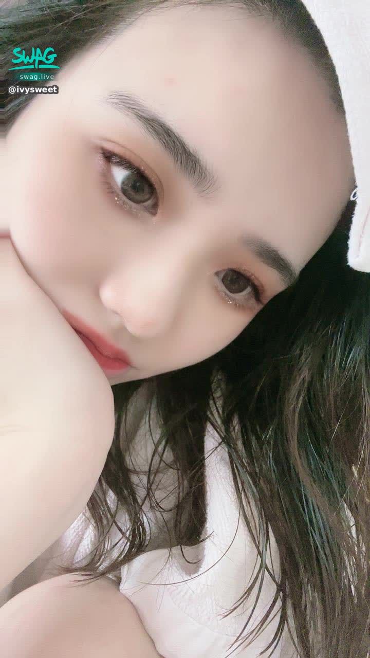 ivysweet : 晚安～乖寶寶會夢到糖果雨 🍬