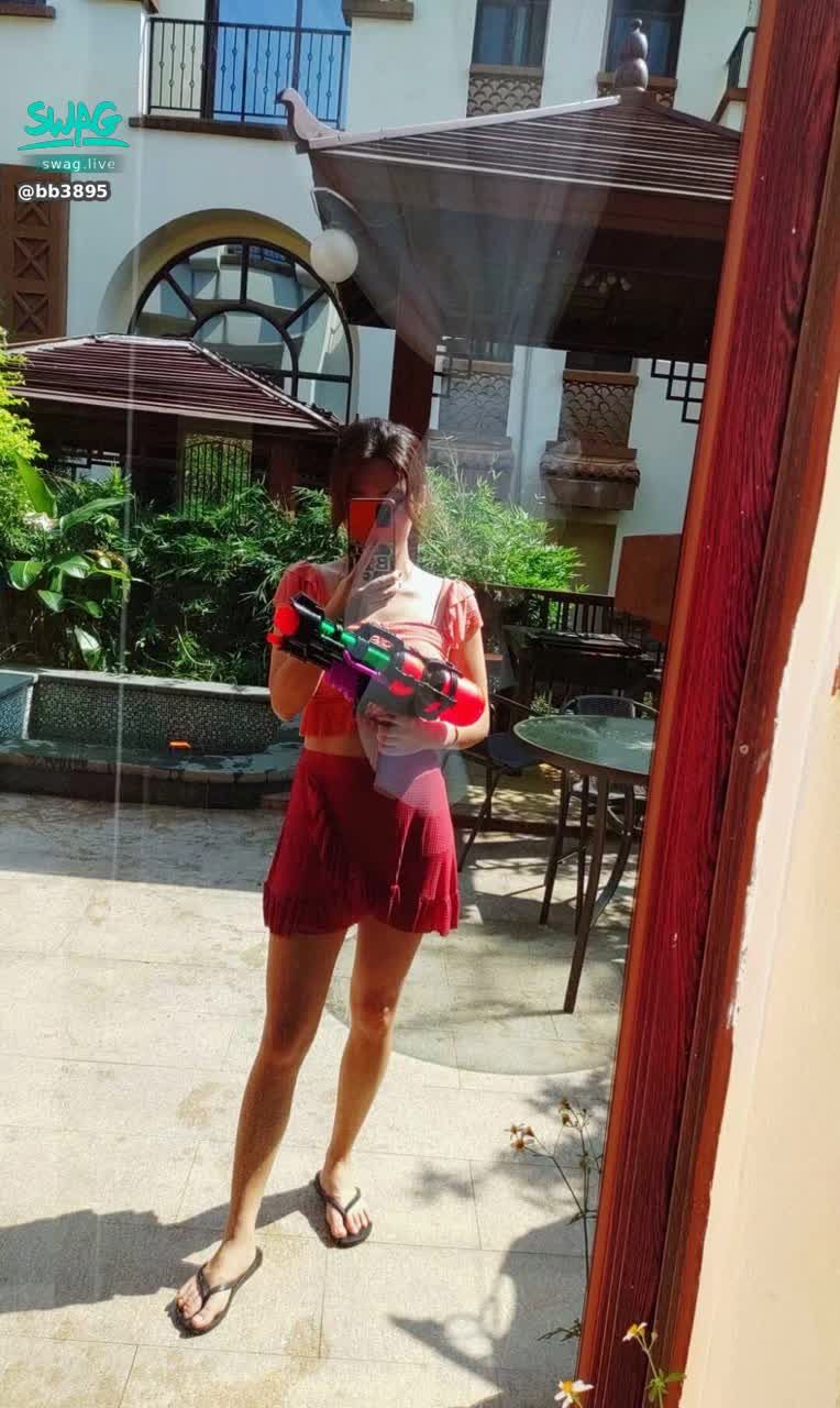 bb3895 : 夏天就该有夏天的样子😘😘😘