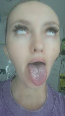 pinkpather : cum on my moth