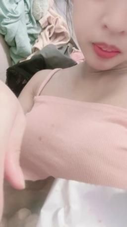 lovemeredith : 還是最喜歡吃五香口味的乖乖，想抱著我一起吃嗎？