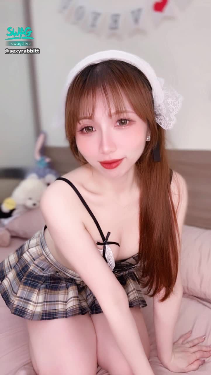 sexyrabbitt : 謝謝Babe哥哥，最近每天都好幸福💕
記得早點休息⭐️⭐️明天撲克大賽♠️記得來玩玩唷💕💕💕💕💕