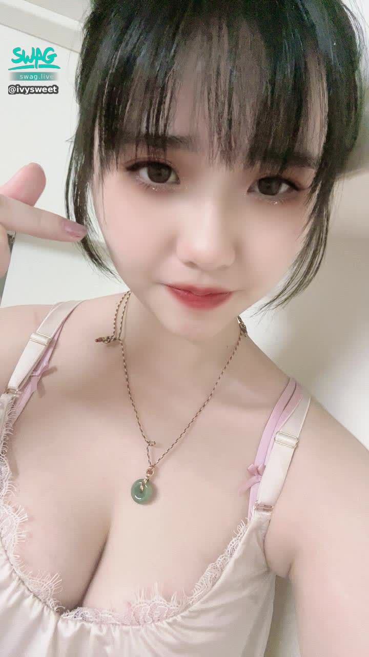 ivysweet : 深夜小確幸＝一份宵夜＋一個可愛的我🥰