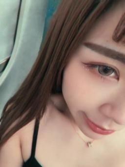 nanababe : 露臉💗猜我在高鐵幹嘛呢？