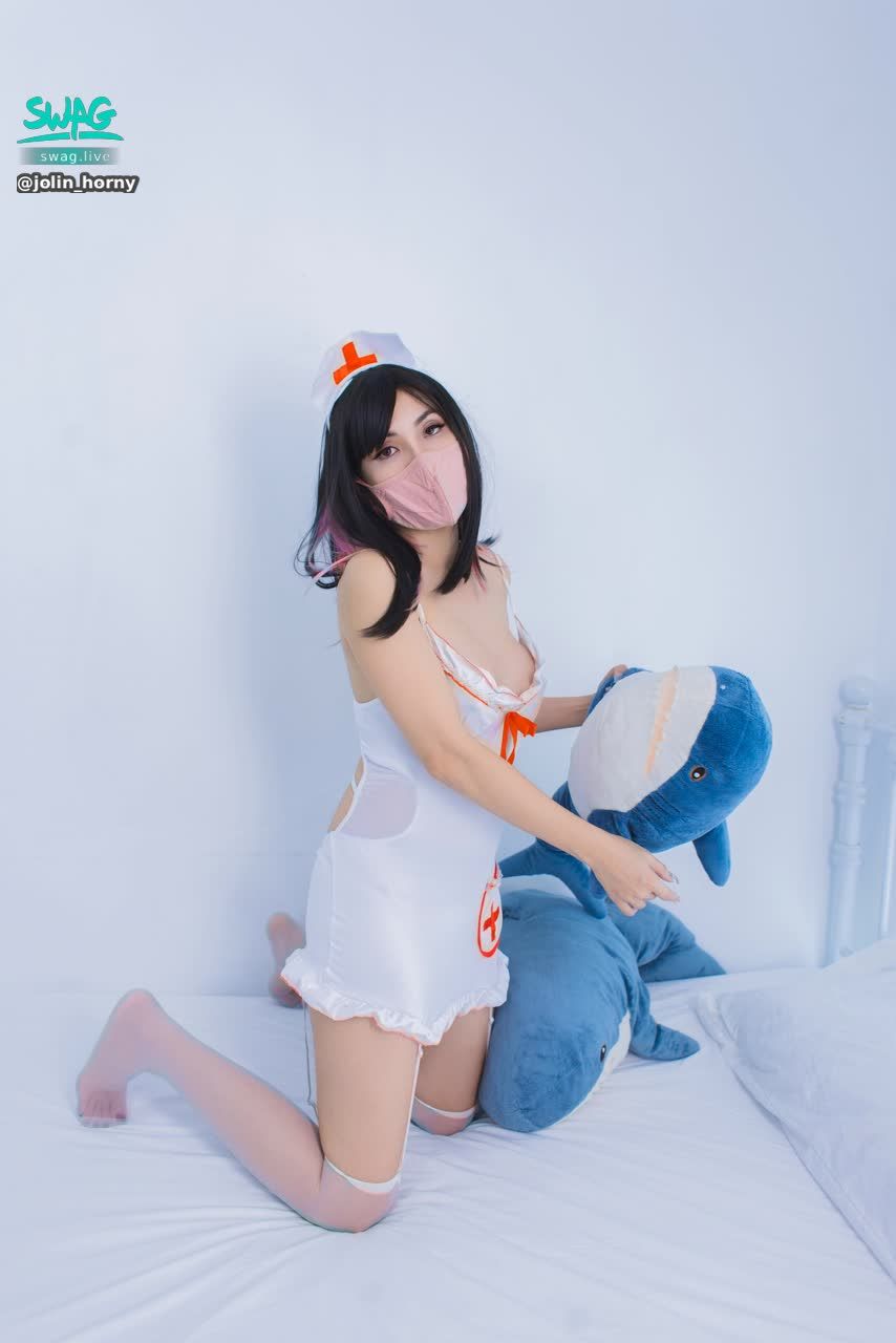 jolin_horny : 想要小護士暖床嗎？🥰