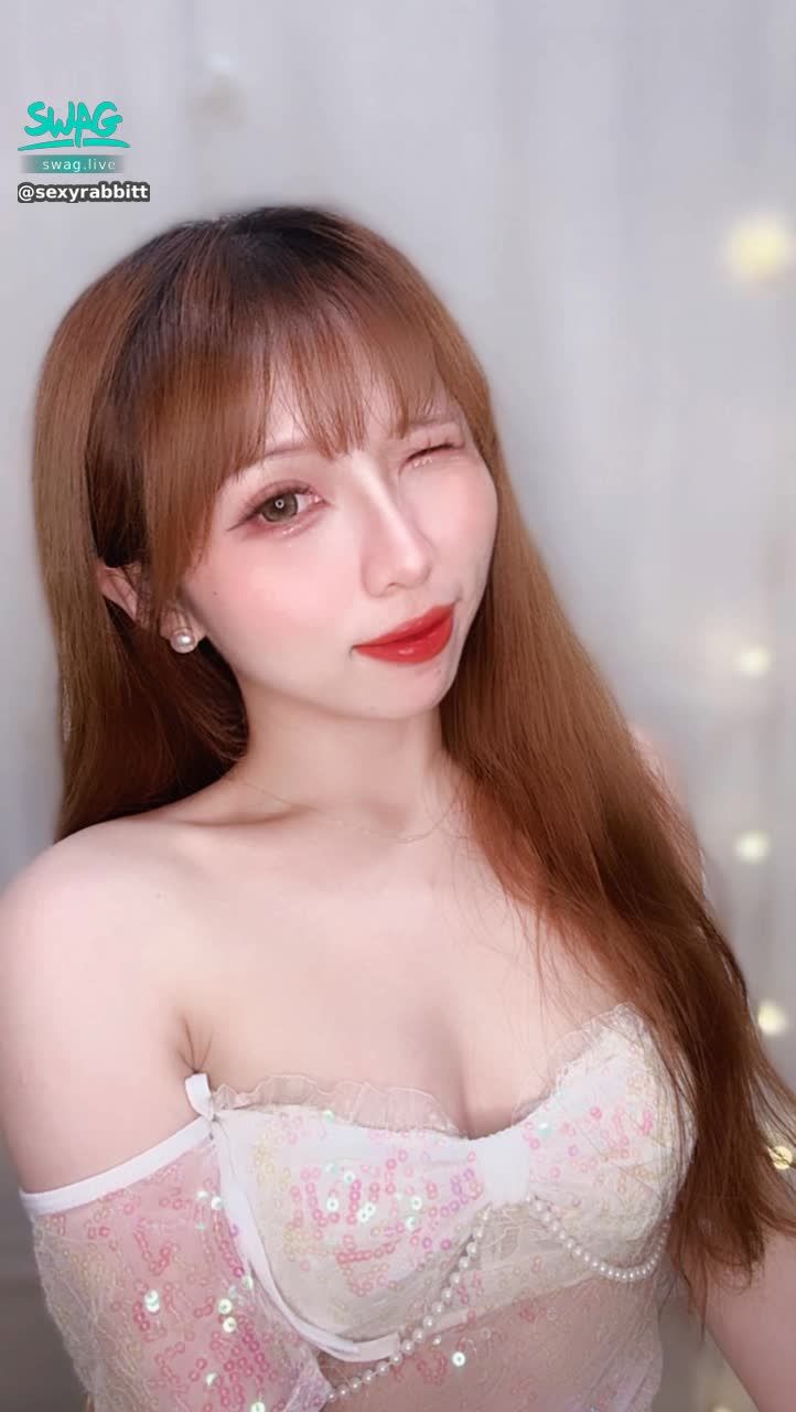 sexyrabbitt : 這一年，說長不長說短不短🫶🏻有哭有笑 ♥️謝謝一直陪在我身邊的Babe哥哥💕沒有你，沒有兔兔⭐️⭐️
未來也希望可以一直陪伴著我💕一起玩一起鬧♥️一起陪兔兔完成夢想

有你們真好💖💝

🧡這個月榜1～榜5的哥哥～兔兔會準備小禮物給你唷🧡