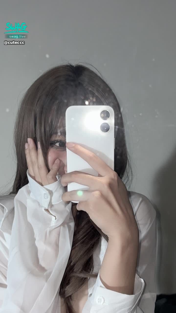 cuteccc : 今天晚上早點直播好了11點，反正我還是會遲到一下🤣