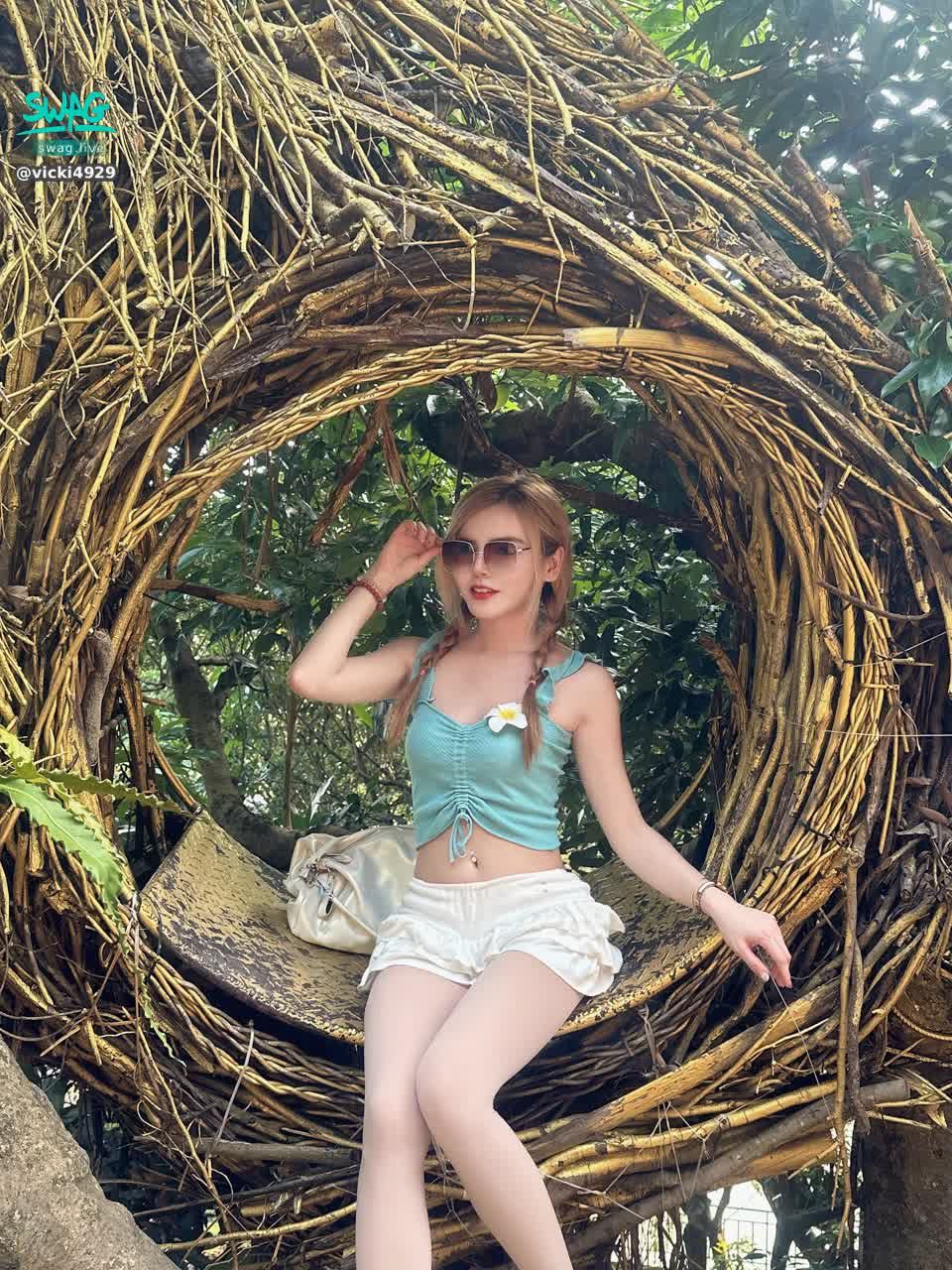 vicki4929 : 不奢求換位思考
只求聆聽後理解
我不是最優秀的
但我能一再改進
只求離完美不遠
謝謝各位的支持❤️