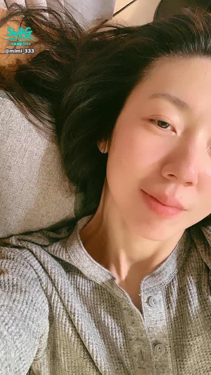 mimi_333 : 我還在等待你的沙灘球和防曬油
不怕被我閃瞎，墨鏡🕶️也要收🩷
