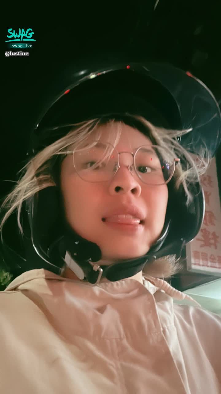 lustine : 今天是濕答答嘩啦啦的去打拳🥊
整個變水妹妹，希望起床不要感冒哇，大家也要預防午後豪大雨喔！
明天是泰拳！衝衝衝！
