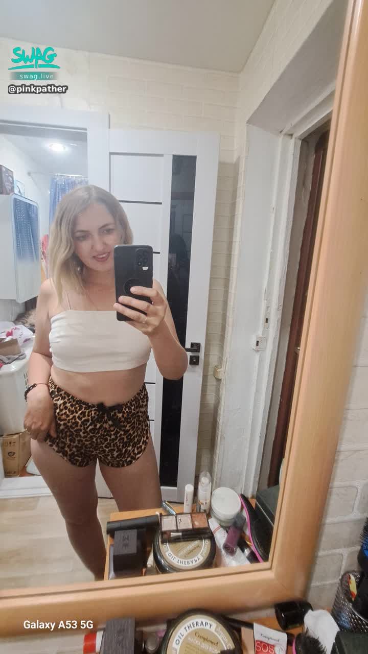 pinkpather : you like leopard short shorts