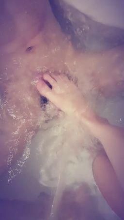 quanna : 實戰 水中足交💦💦💦