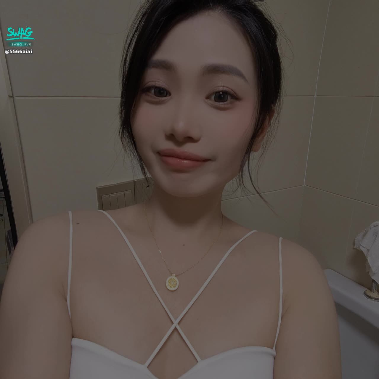 5566aiai : 8/28（四）21:00
性爱课堂
满十万全裸慰慰