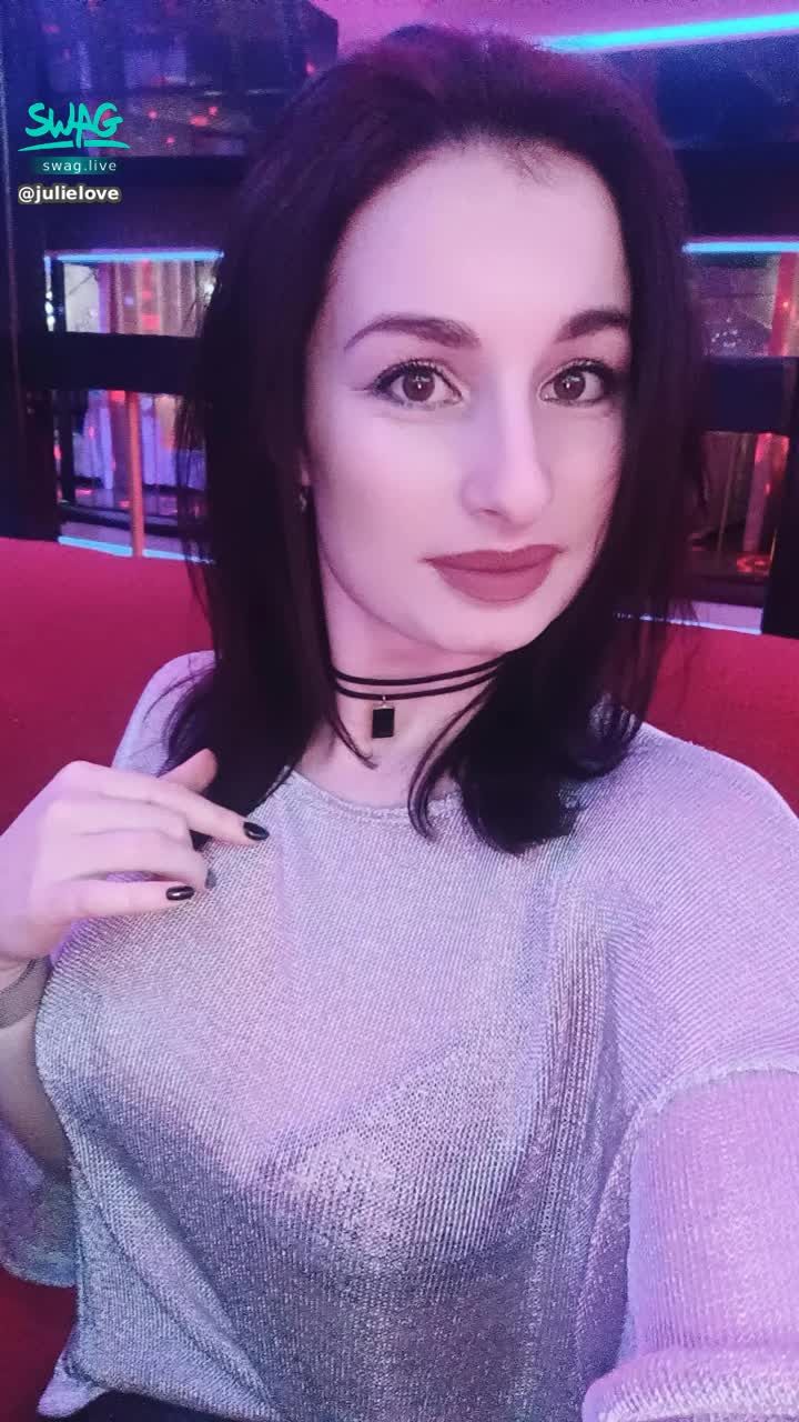 julielove : Do you want me, baby?