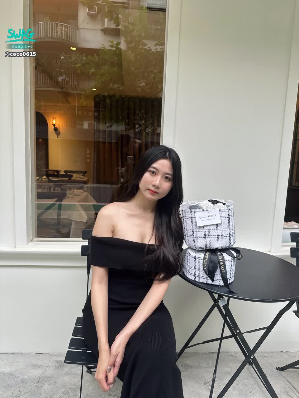 coco0615 : 比起有人送花 更喜歡有錢花❤️