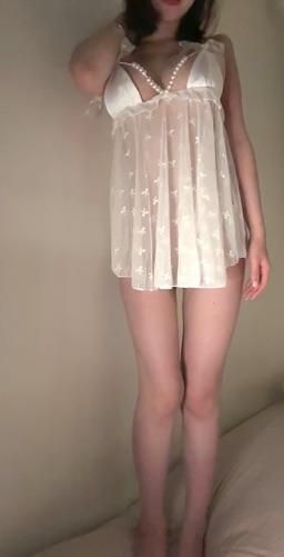 dearcindy : 這系列全身入鏡隱藏版來了😍😍😍
一個禮物「手拿包」🎁換 露全臉微露點騷舞 兩部‼️‼️‼️是三點喔🔥很重要所以再說一次😆