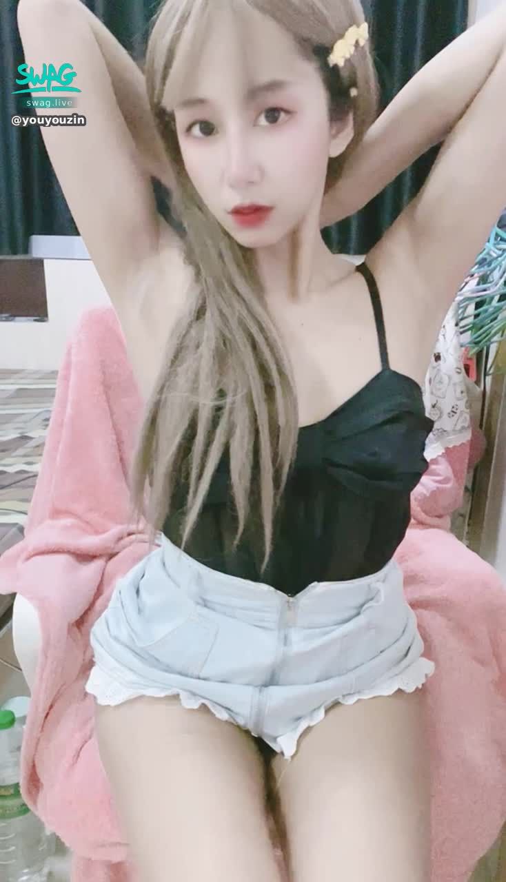 youyouzin : Show your armpit?